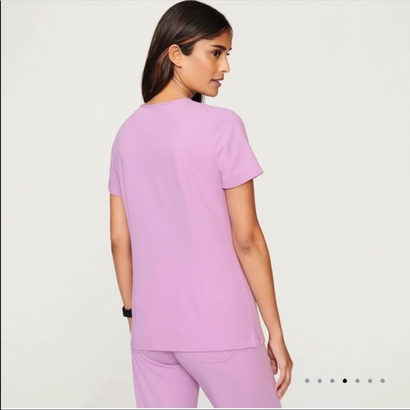 NWT FIGS CASMA THEEE POCKET SCRUB TOP  IN DUSK - Picture 4 of 8